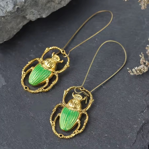 Vintage Green Beetle Gold Earrings - Picture 4 of 6